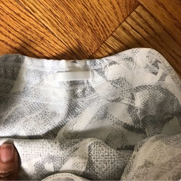 Lululemon White/Gray Pattern Legging - Picture 11 of 12